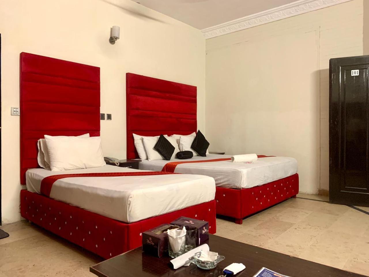 Hotel Royal Grand Lahore Quarto foto