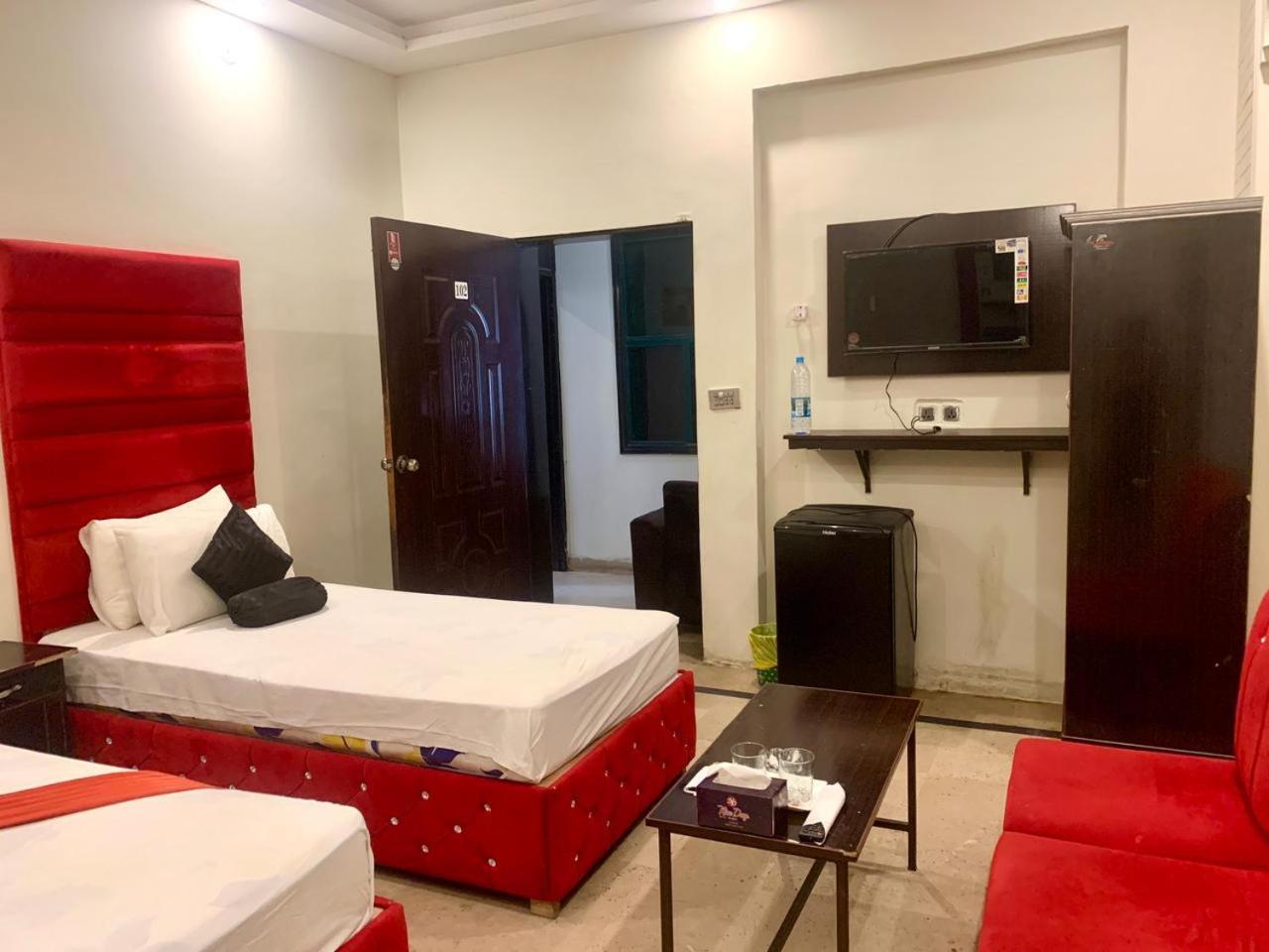 Hotel Royal Grand Lahore Quarto foto